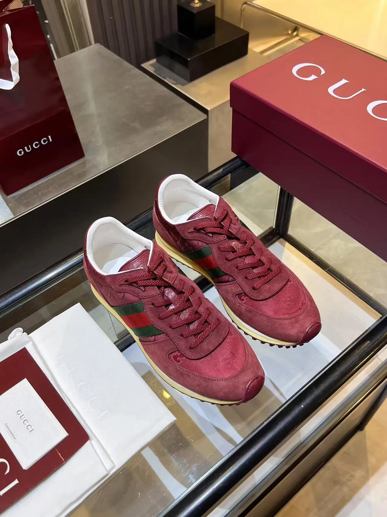 [G Home] P: 660💰 Men's Size: 40-44 (45 customized) Gucci Gucci Top version Latest catwalk style Re-Motion series Thick-soled casual sneakers Original purchase development and production This sneaker has a detachable and adjustable ankle strap, adding a dynamic item to the 2025 spring and summer series. The light and flexible outsole has been specially treated and is filled with a strong retro style. Exquisitely packaged at the delivery counter🛍📦 ▪️Fabric: Original customized imported first-layer cowhide ▪️Inner lining: Original customized breathable mesh ▪️Sole: Original molded TPU material ▪️Sole thickness: 3.5CM